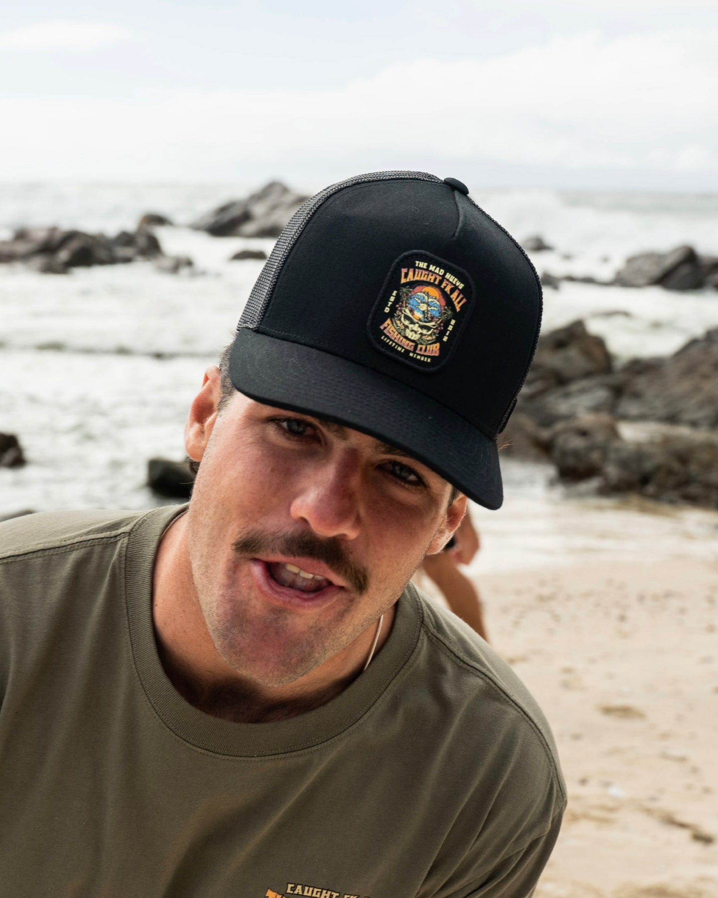 CAUGHT FK ALL SKULL TWILL TRUCKER