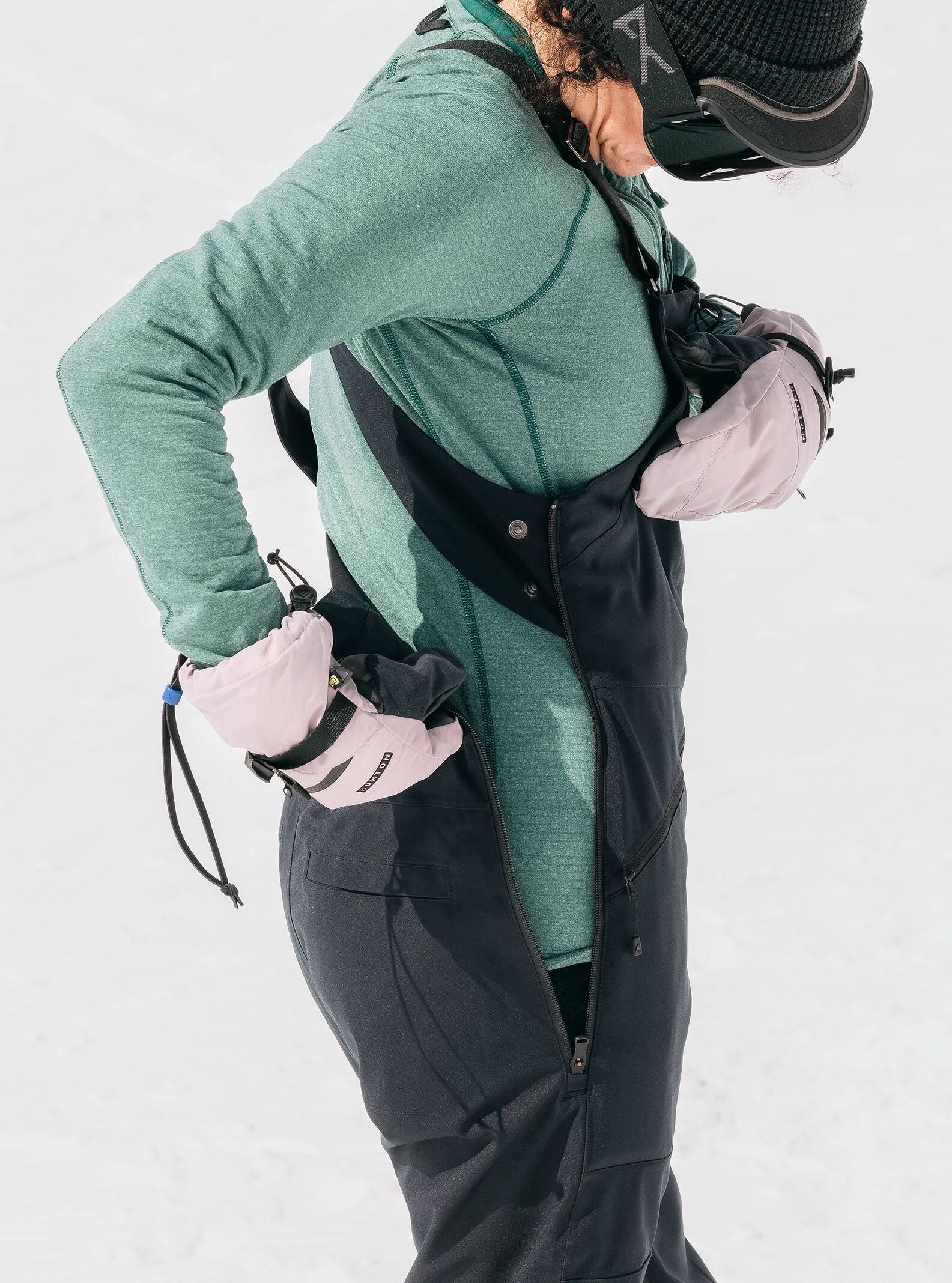 Burton Women's Burton Reserve Stretch 2L Bib Pants True Black