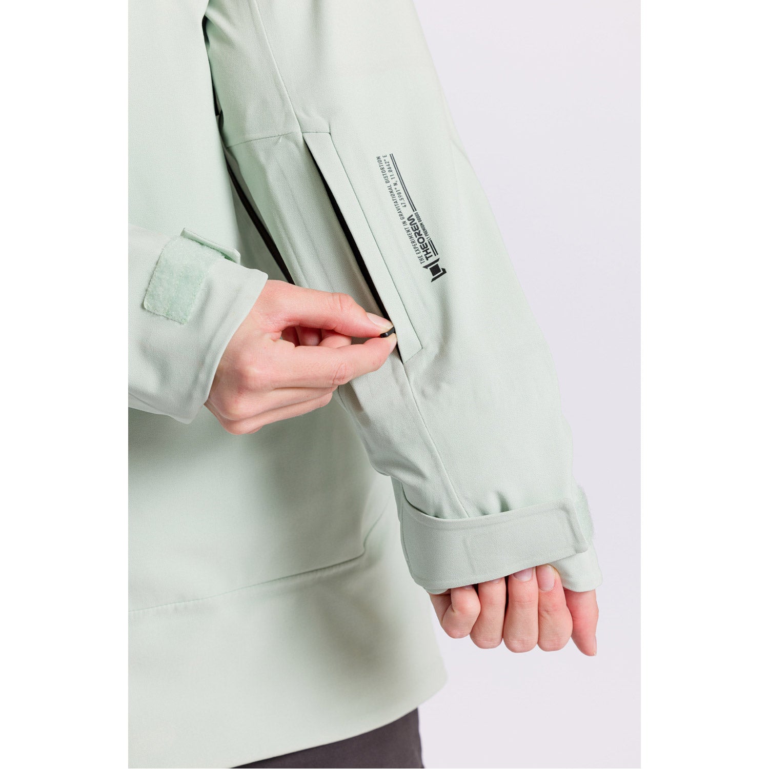 L1 Atlas Snowboard Jacket Spray