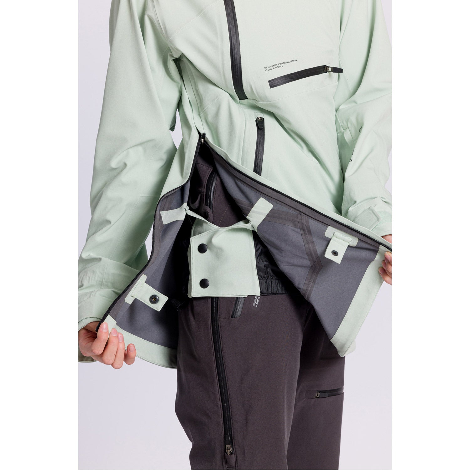 L1 Atlas Snowboard Jacket Spray