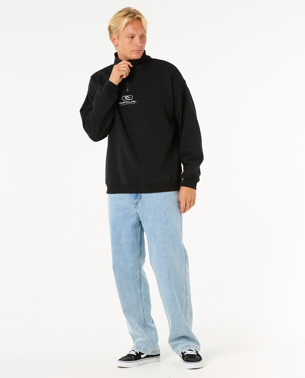 Pill Icon 1/4 Zip Crew