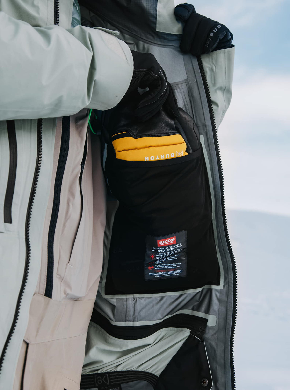 Men's [ak] Hover GORE-TEX 3L Stretch Snowboard Jacket