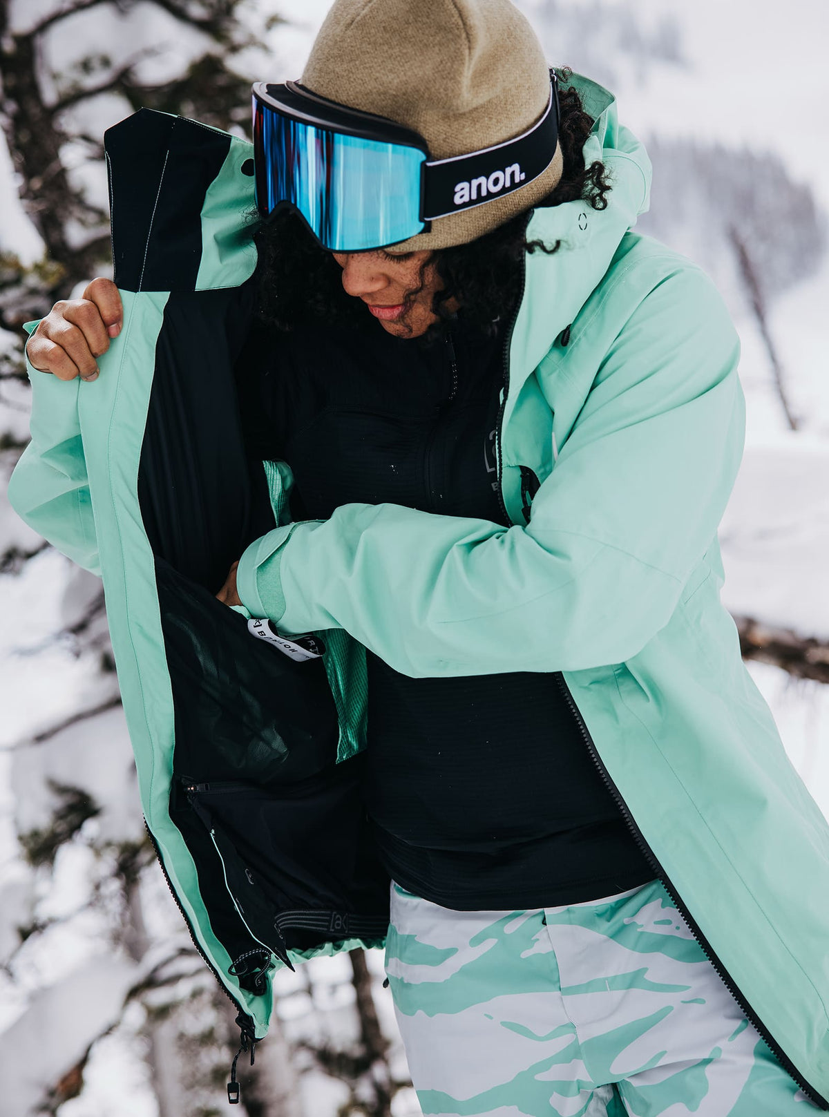 Women's [ak] Upshift GORE-TEX 2L Snowboard Jacket