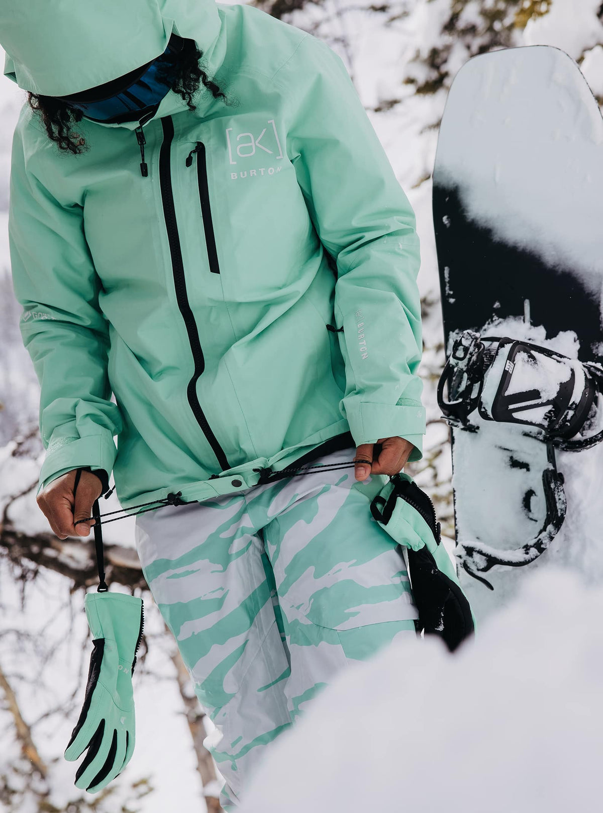 Women's [ak] Upshift GORE-TEX 2L Snowboard Jacket