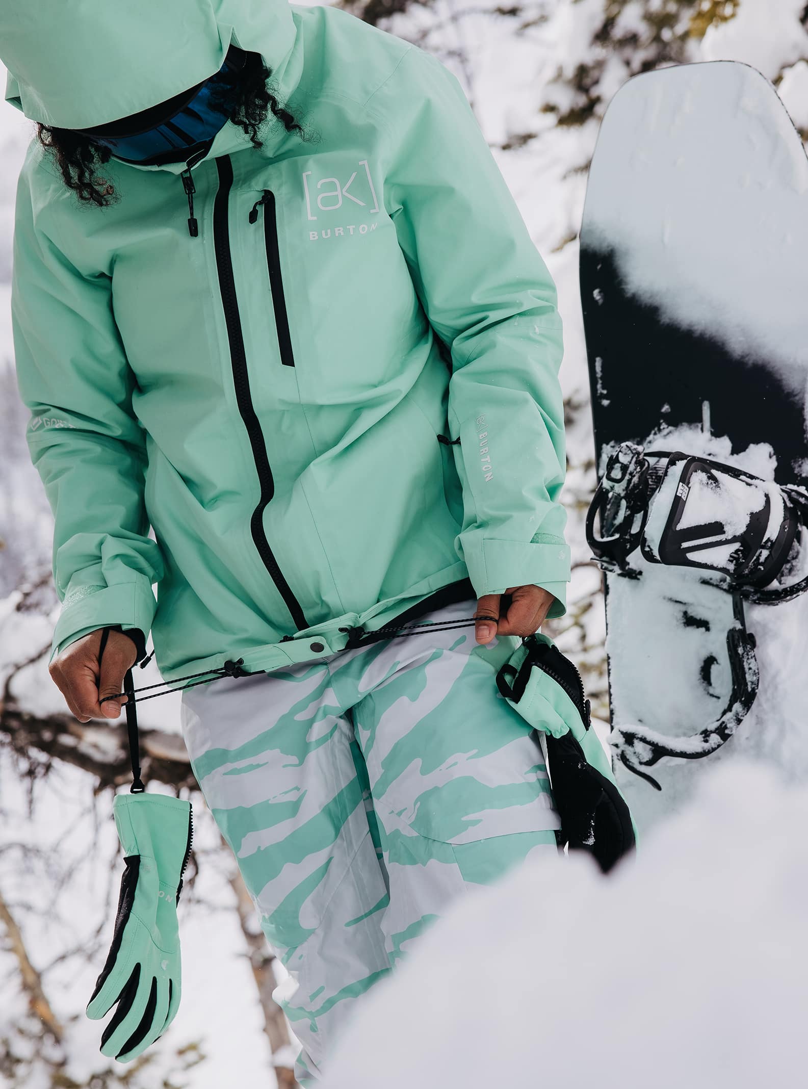 Women's [ak] Upshift GORE-TEX 2L Snowboard Jacket
