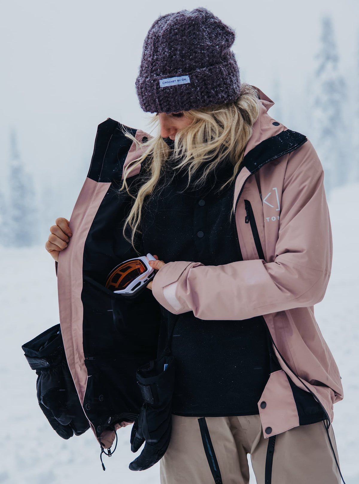 Women's [ak] Upshift GORE-TEX 2L Snowboard Jacket