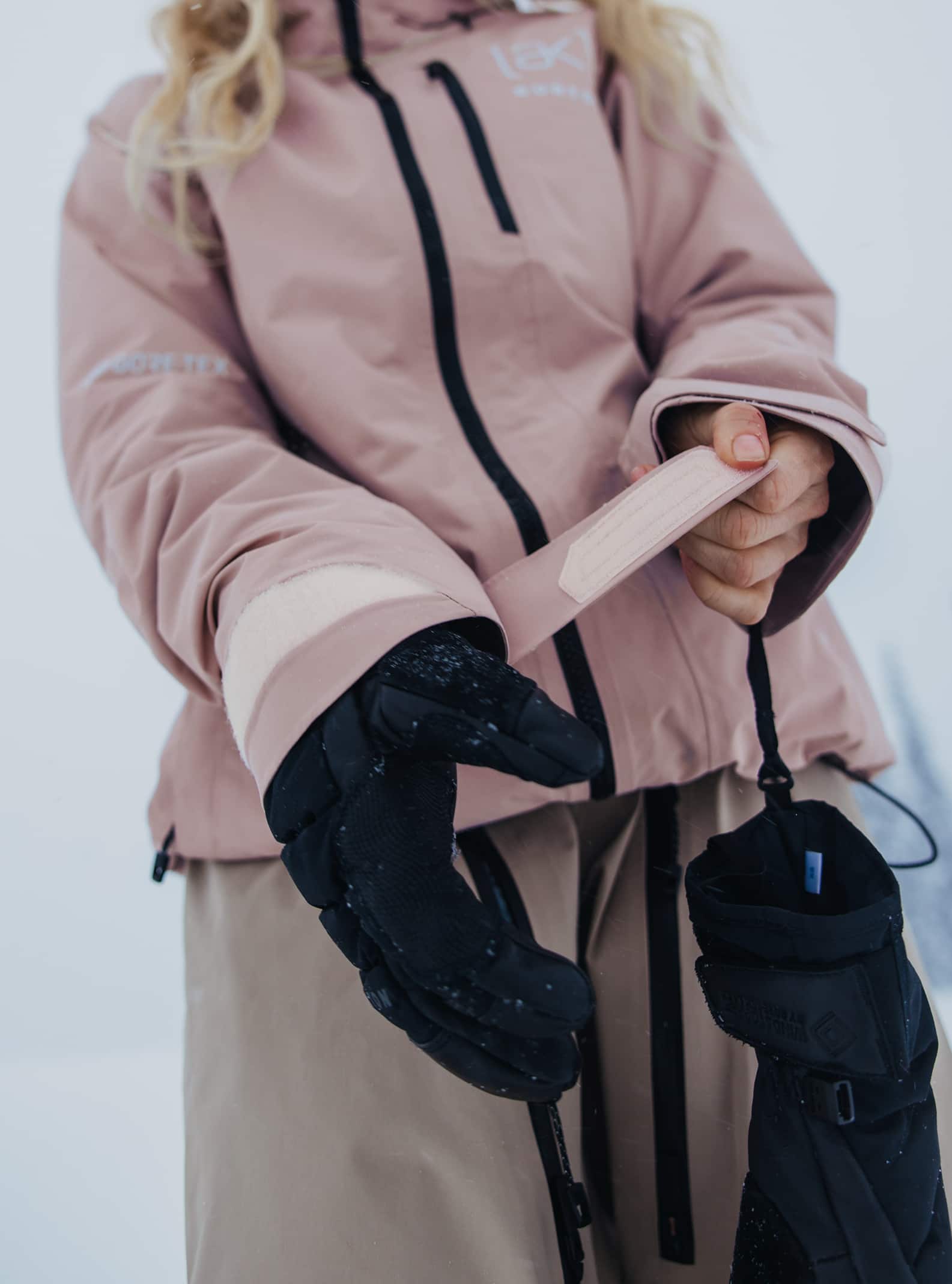 Women's [ak] Upshift GORE-TEX 2L Snowboard Jacket