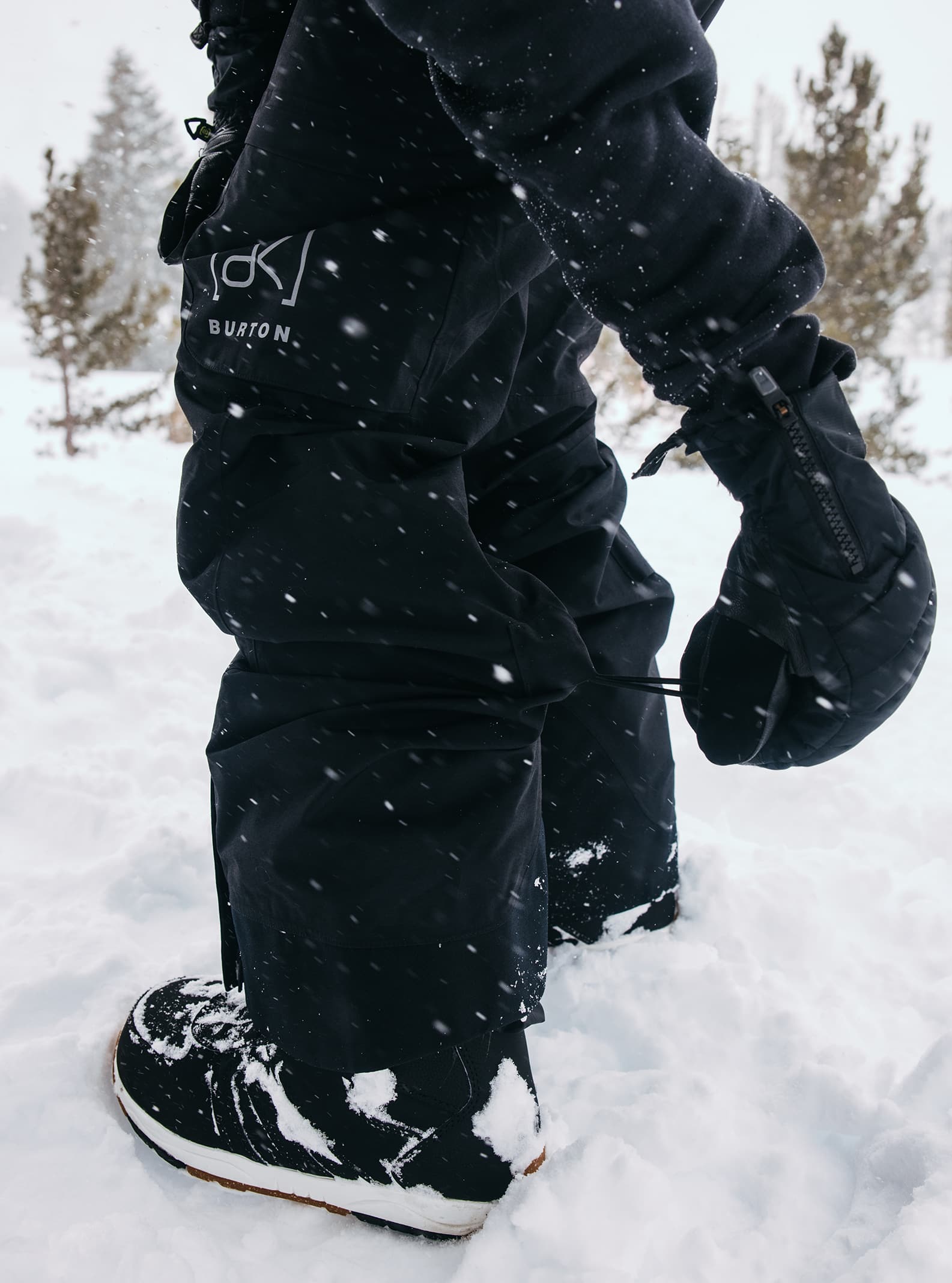 Women's [ak] Kimmy GORE-TEX 2L Bib Snowboard Pants