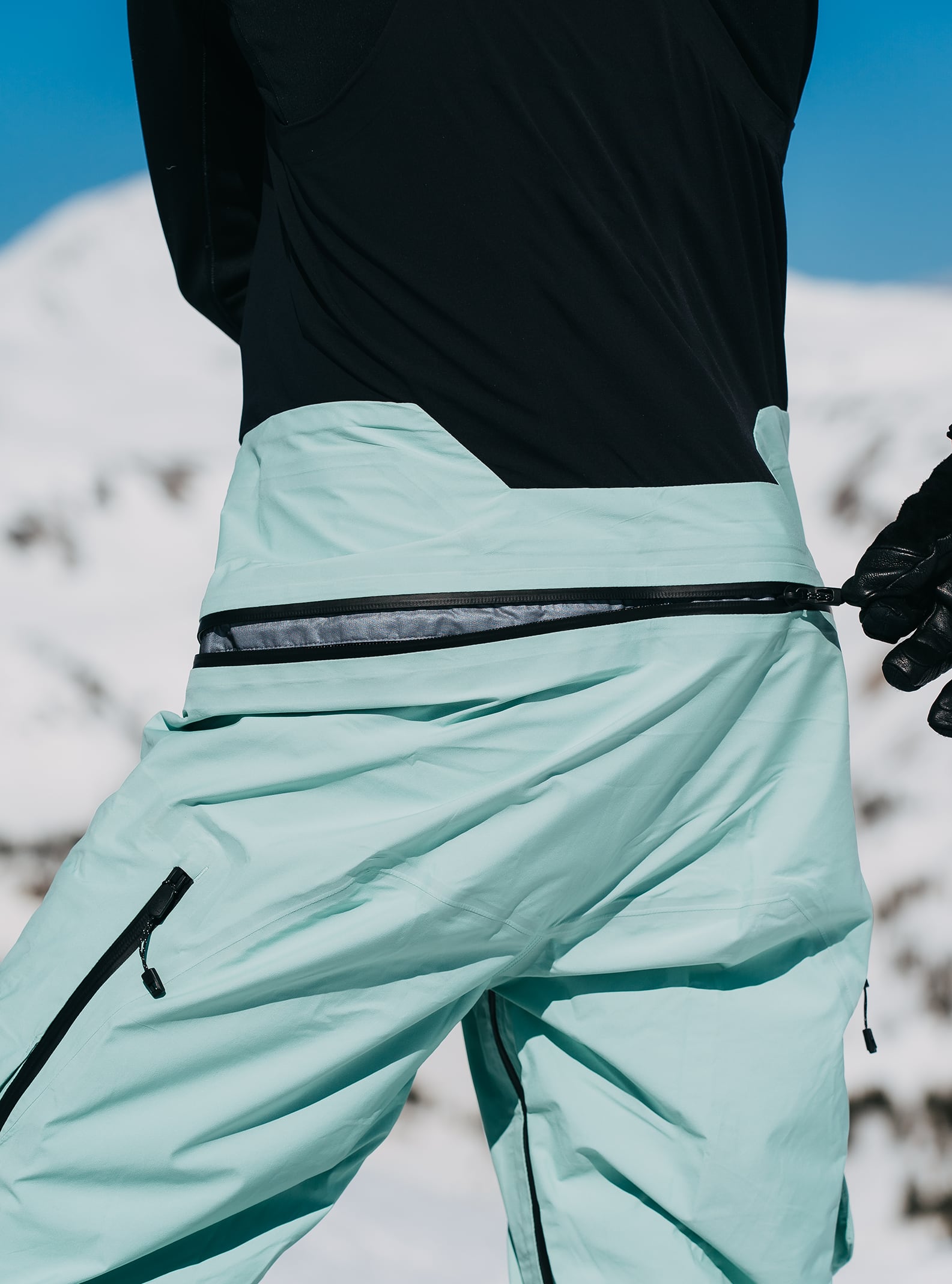 Women's [ak] Kalausi GORE-TEX C-KNIT 3L Bib Snowboard Pants