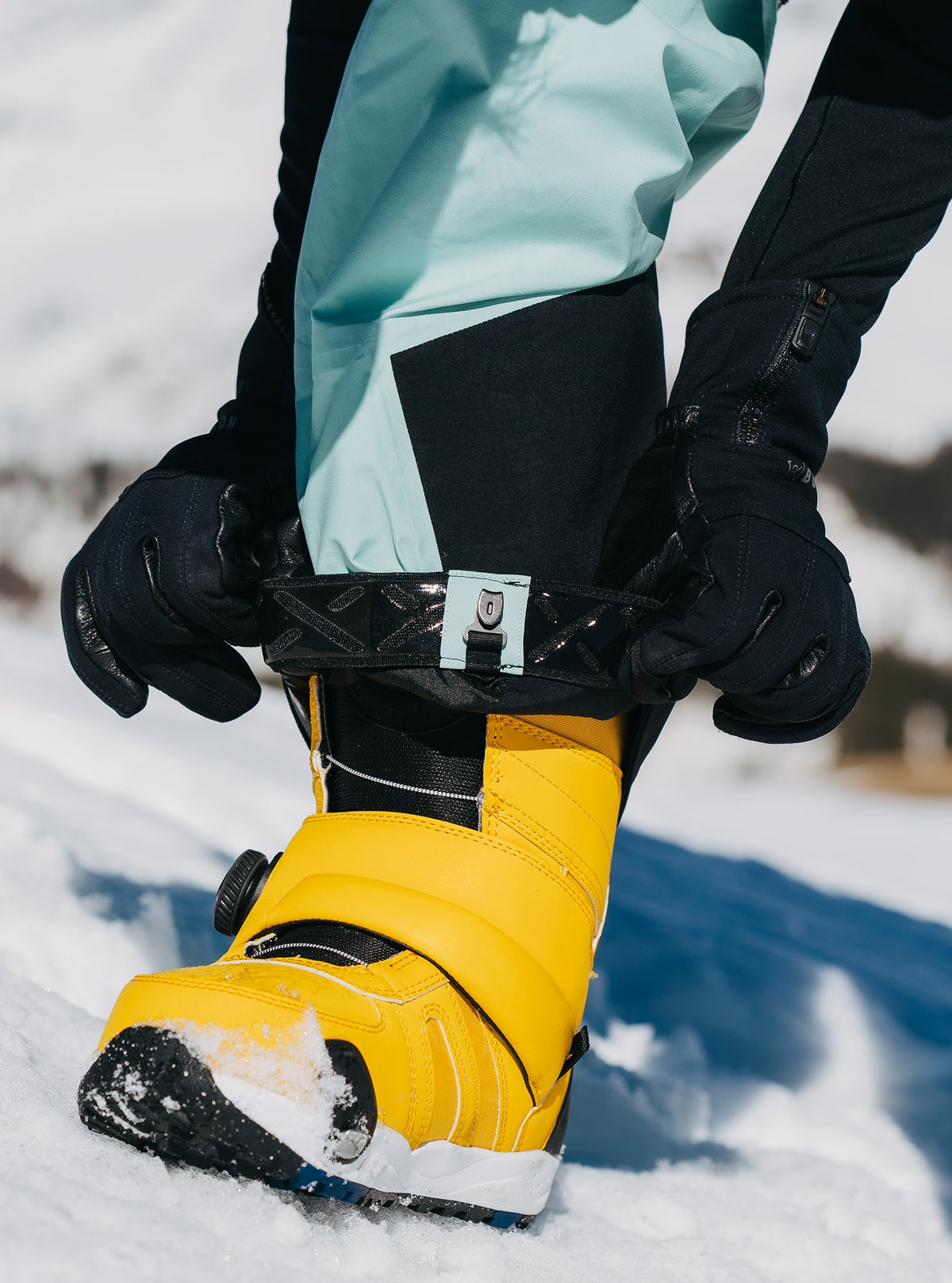 Women's [ak] Kalausi GORE-TEX C-KNIT 3L Bib Snowboard Pants