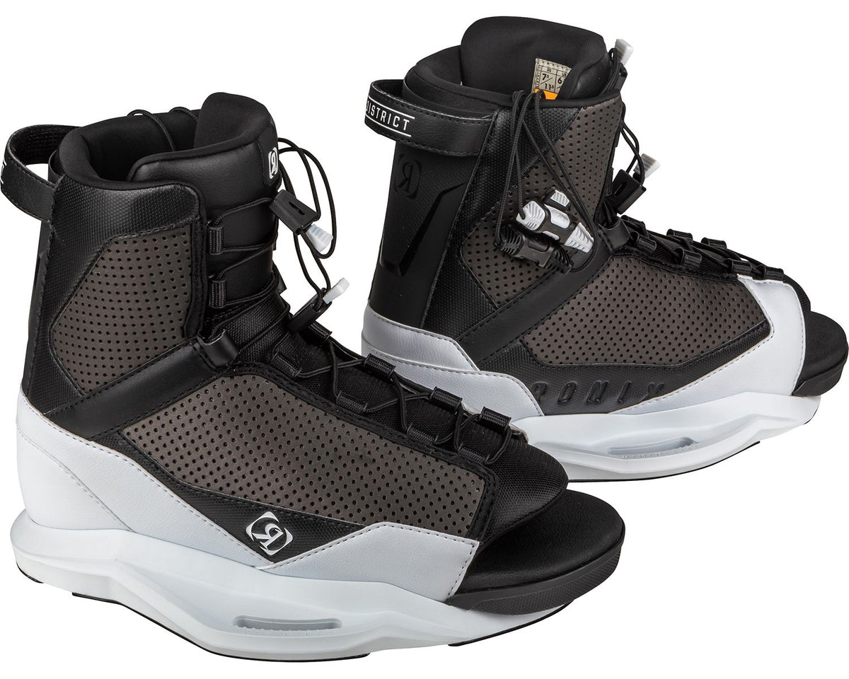 Vault Wakeboard w/ District Boot Package