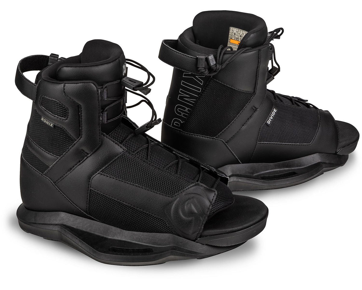 District Wakeboard w/ Divide Boot Package