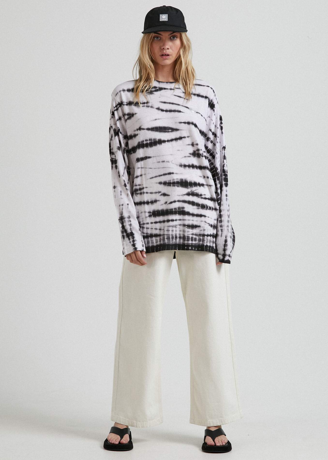 Afends Hannah  - Hemp Dyed Long Sleeve T-Shirt - Black Black