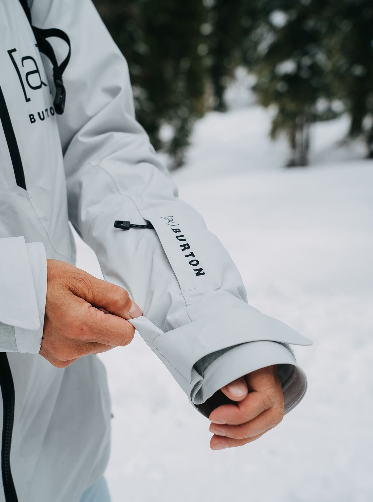 Burton Women's Burton [ak] Embark GORE-TEX 2L Jacket Gray Cloud