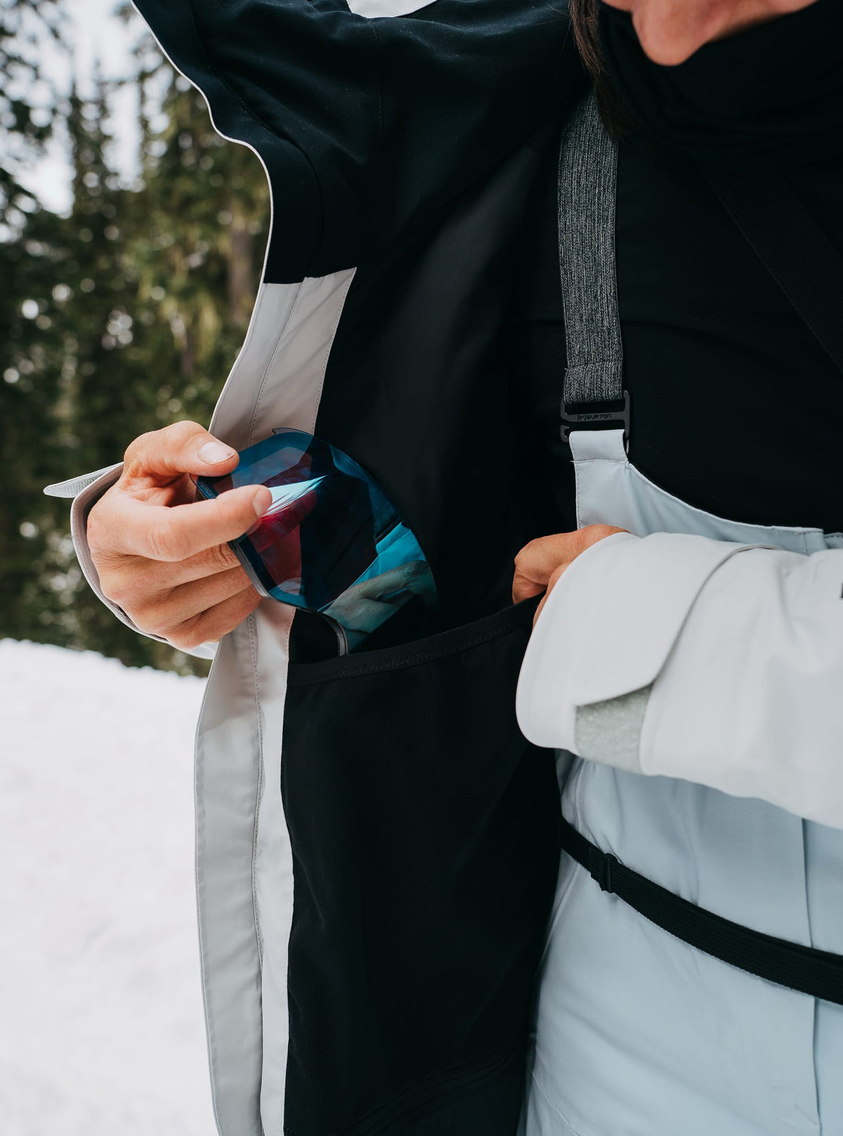 Burton Women's Burton [ak] Embark GORE-TEX 2L Jacket Gray Cloud