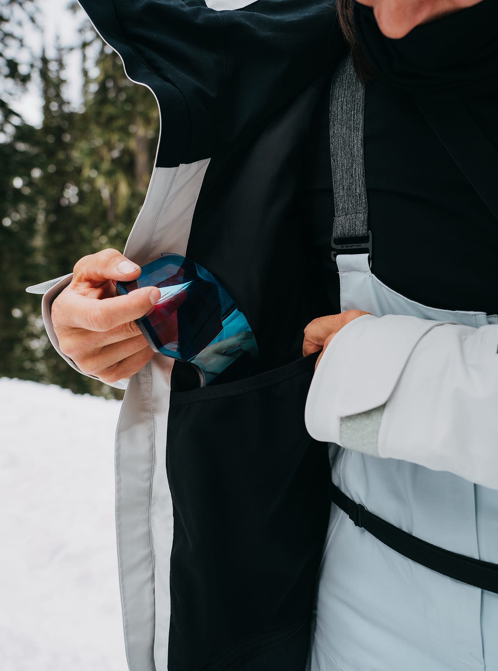 Burton Women's Burton [ak] Embark GORE-TEX 2L Jacket Gray Cloud