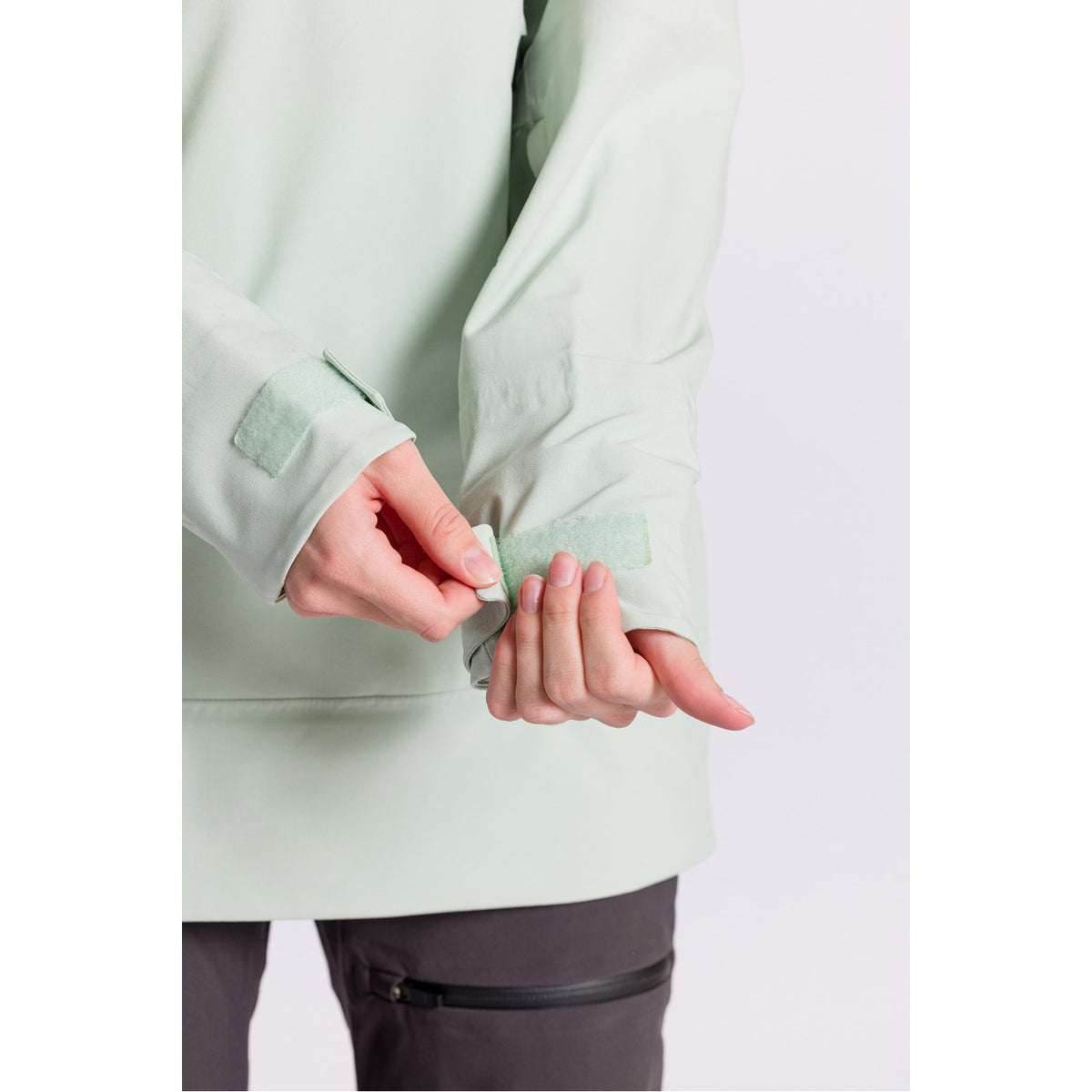 L1 Atlas Snowboard Jacket  Spray