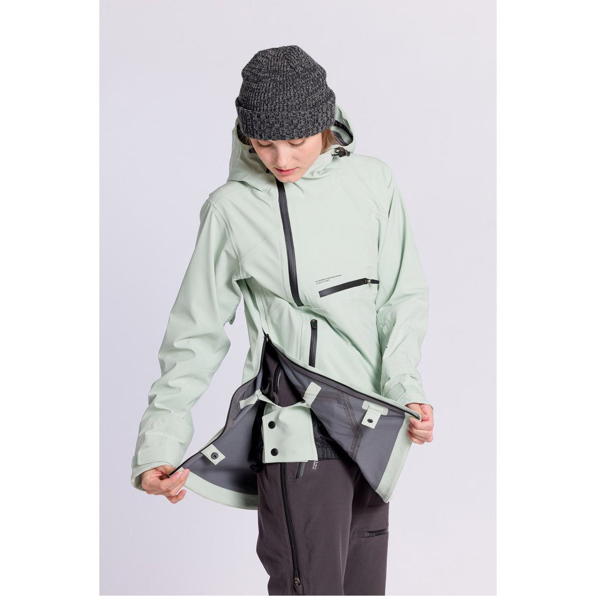 L1 Atlas Snowboard Jacket  Spray