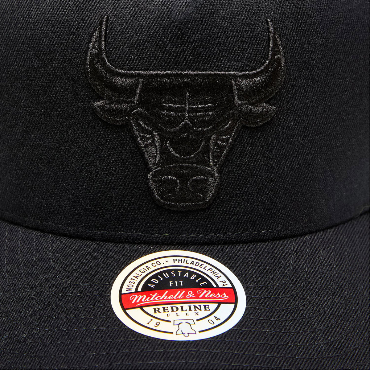 Mitchell & Ness Chicago Bulls Black Team Logo Classic Snapback