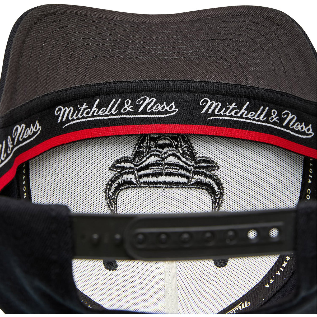 Mitchell & Ness Chicago Bulls Black Team Logo Classic Snapback