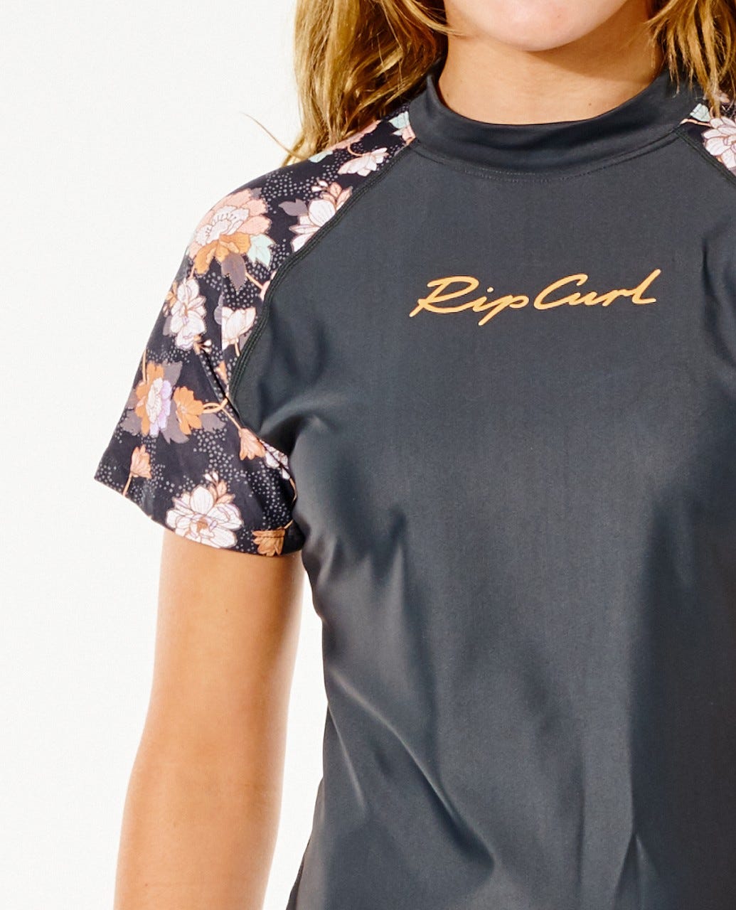 Rip Curl Girls Short Sleeve Rash Vest (8-16 years) Washed black