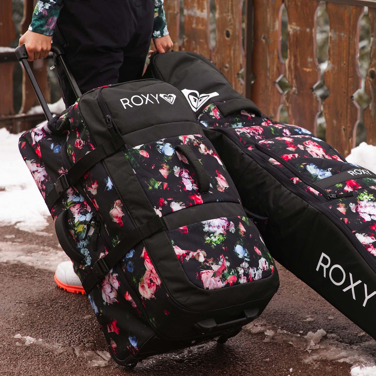 Roxy Long Haul 105L Travel Bag 2021 True Black Blooming