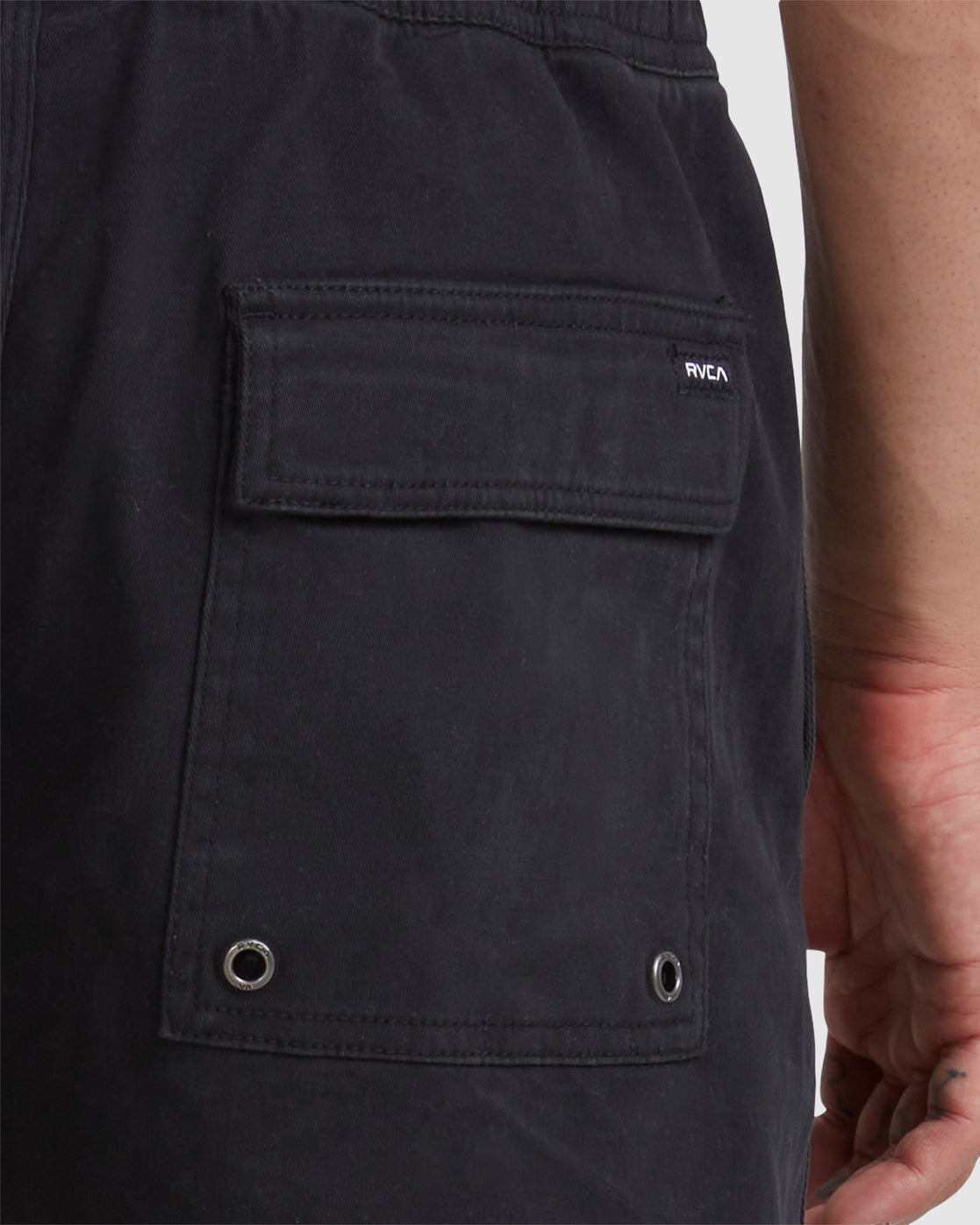 RVCA Escape Elastic Walkshorts 17&rdquo; BLACK