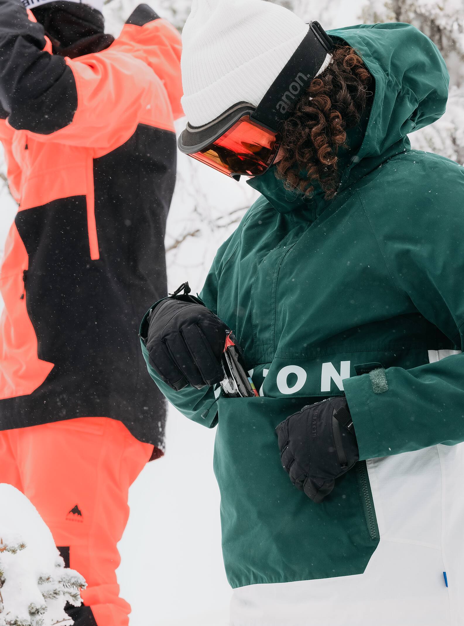 Burton Women's Burton Frostner 2L Anorak Jacket Botanical Garden/Stout White