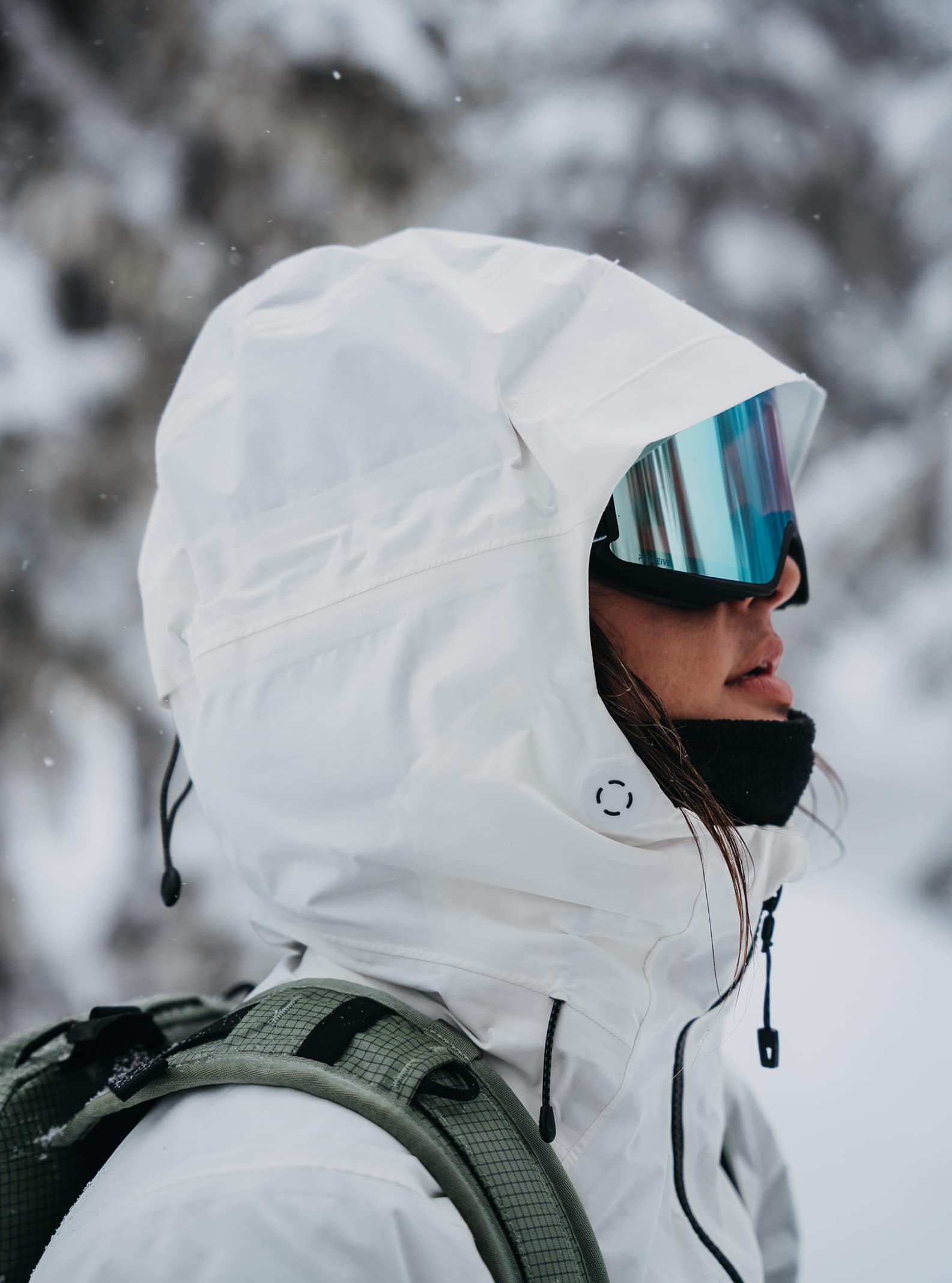 Burton Women's Burton [ak] Kimmy GORE-TEX 2L Anorak Jacket Stout White/Very Berry Lichen